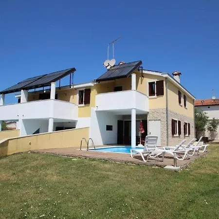 Holiday Home Rosie *